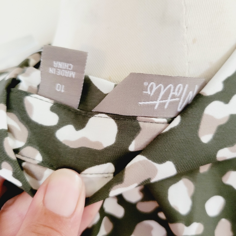 Motto Olive Leopard Print Button Down Size 10 - image 5